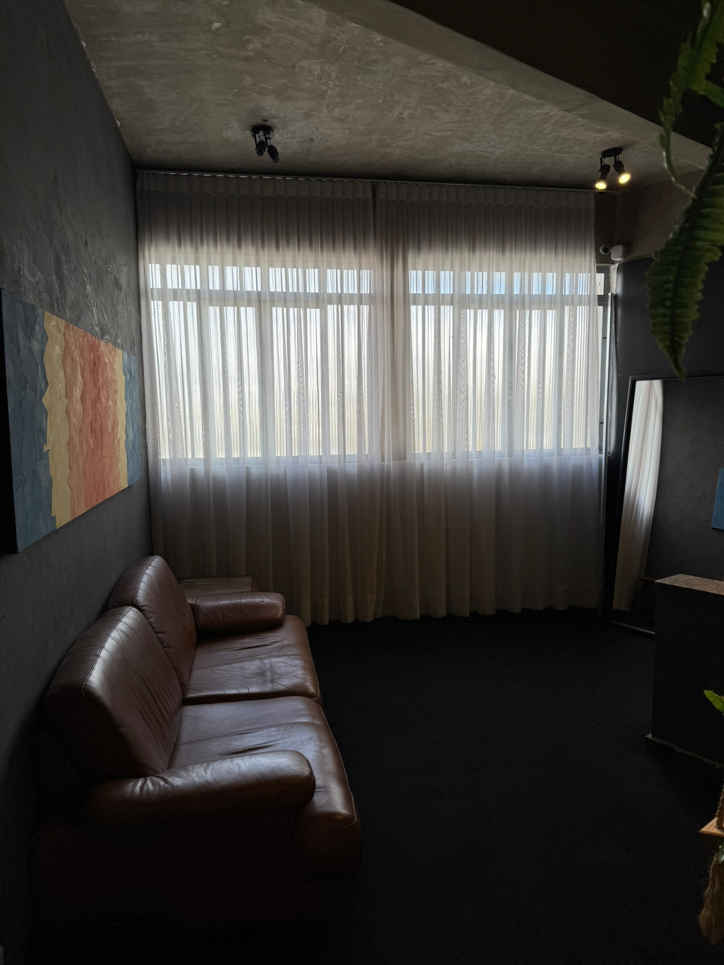 Lounge com cortina — Segundo andar