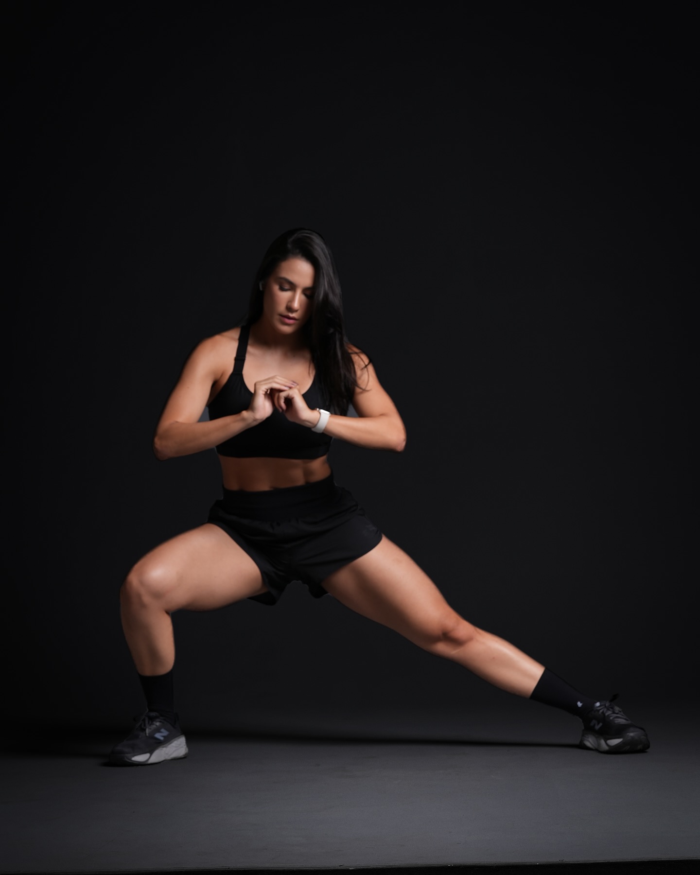Ensaio fitness em fundo escuro